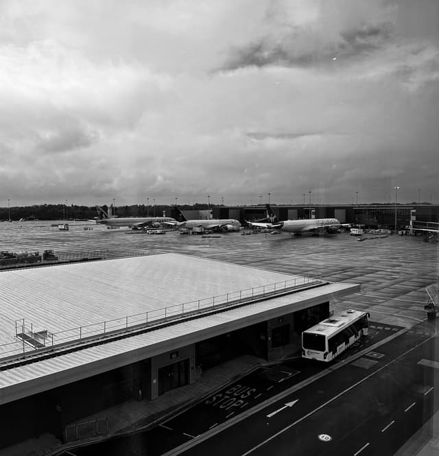 PLANE TO SAUDI 2 - AIPORT